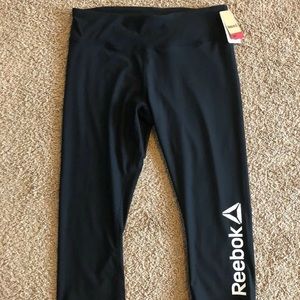 NWT Reebok Skinny Capri black activewear pants, L!